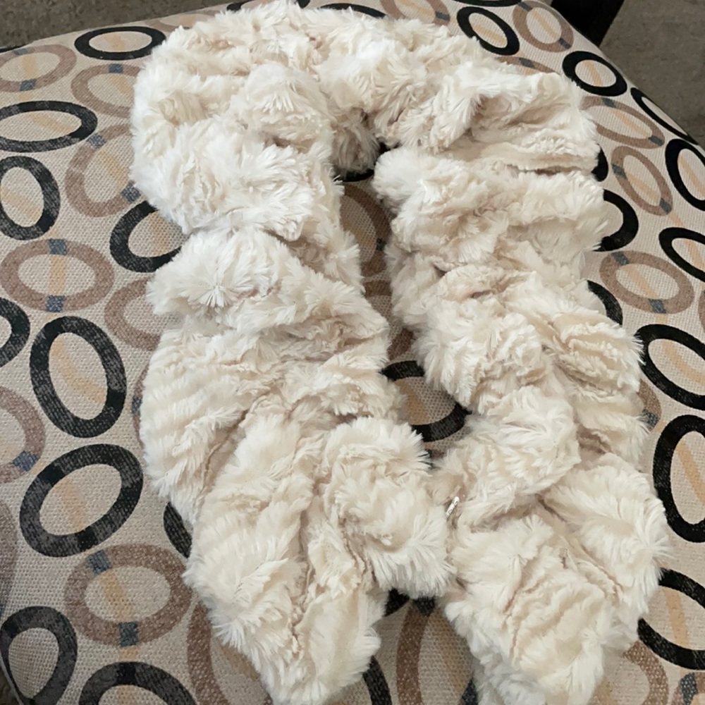 New scarf 100% acrylic